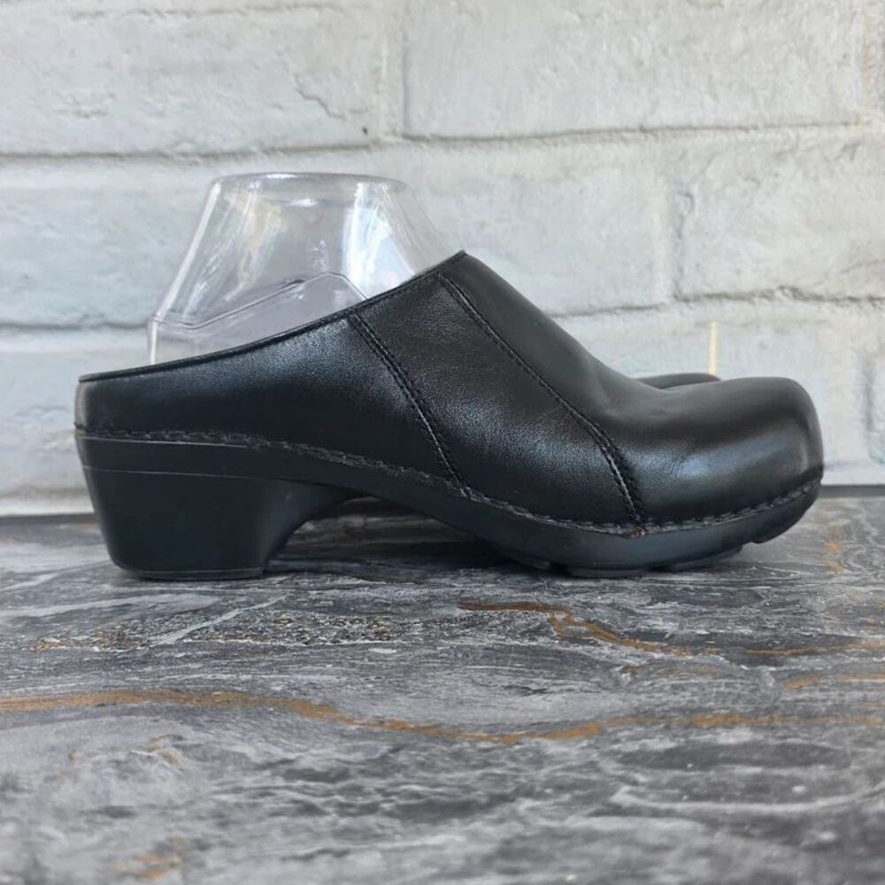 Dansko Women's Zinnia Black Smooth Leather Comfort Clog, Mule Shoes Size 10.5